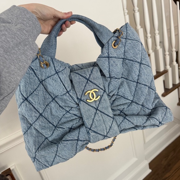 Chanel Washed Denim Bow Bag Zipper Tote Fall Winter 2025/2026 - Picture 2 of 15